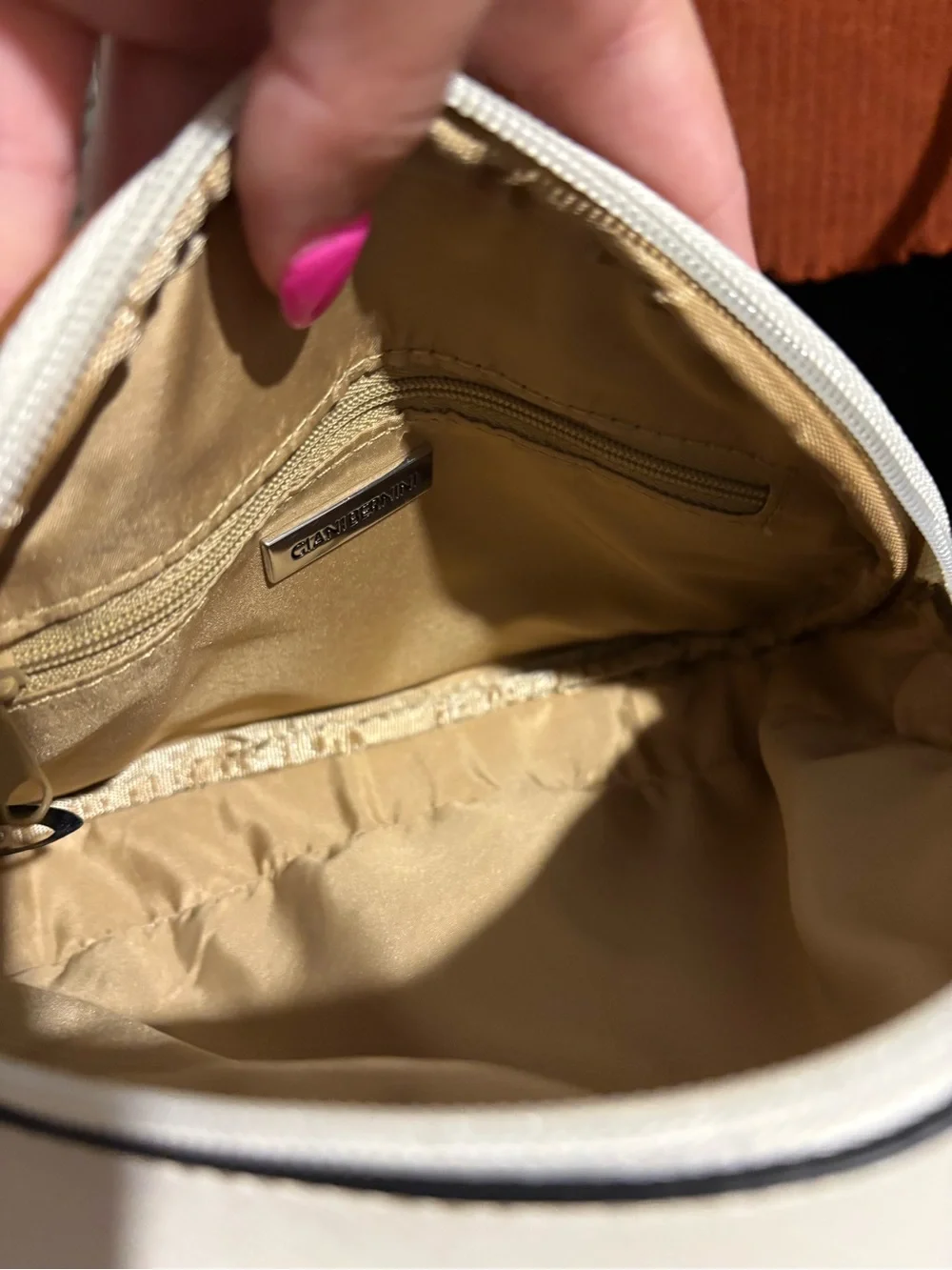 Gianni Bernini Stylish Crossbody Cream & Light Brown w/ Embossing Camera Bag - Picture 11 of 12